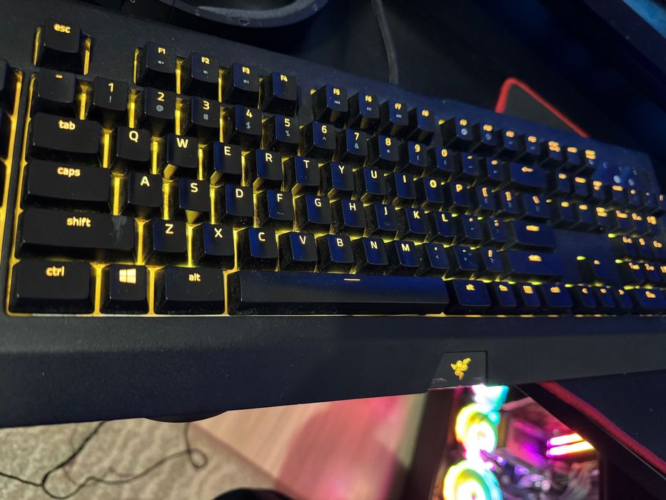 Vand pachet tastatura razer blackwidow v2 yellow si logitech g502