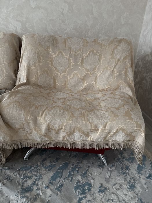 Срочно поодается гостиный уголок 4 метра