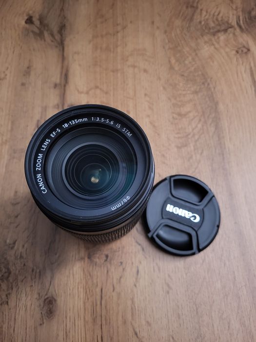 Объектив Canon EF-S 18-135mm