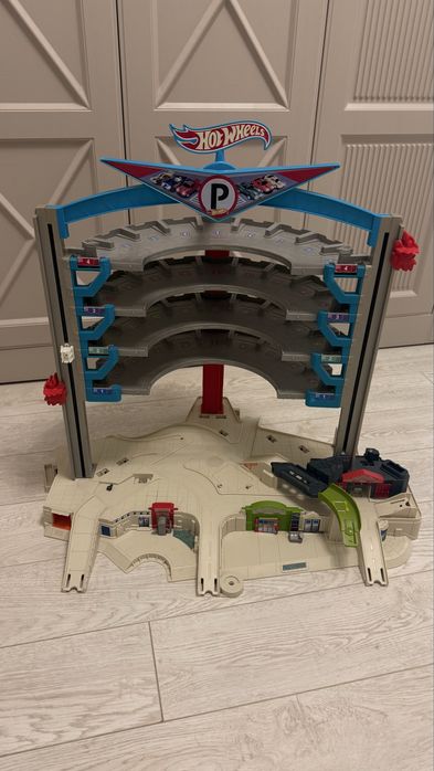 Продам детскую парковку