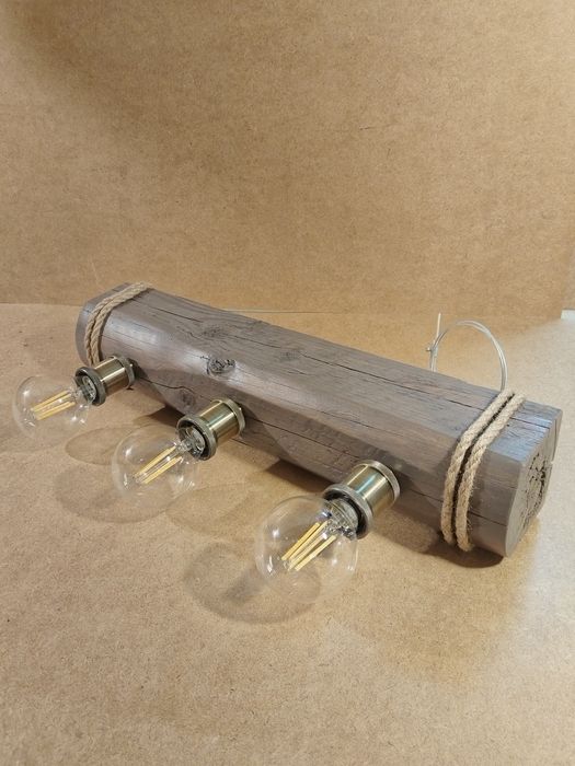 Decoratiune corp iluminat lemn masiv