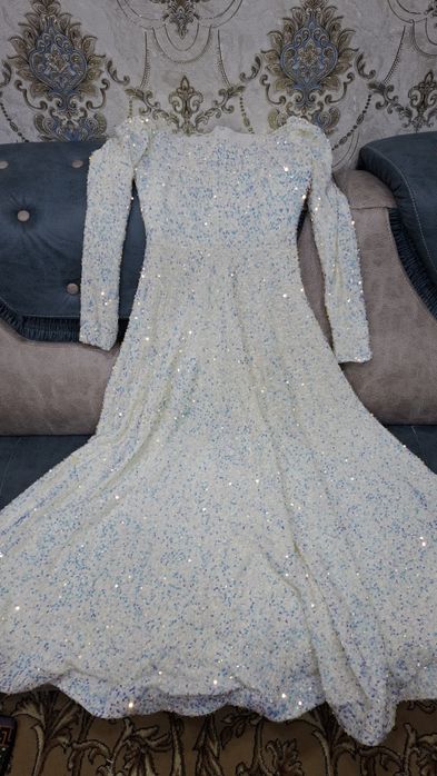 Vecherniy koʻylak sotiladi