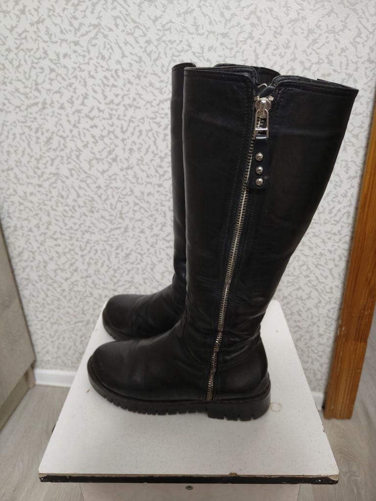 Продам зимние кожаные сапоги 36 размера