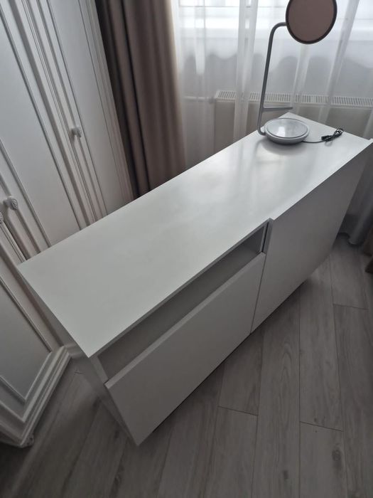 Vand comoda minimalista cadru metalic negru