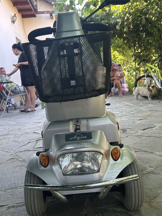 Vand scuter electric pentru batrani cu sau fara handicap.
