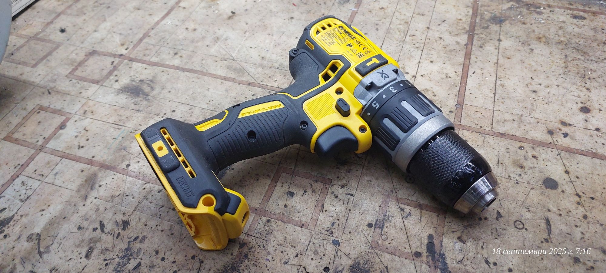 Винтоверт DeWalt DCD 796