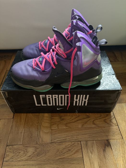 Nike LeBron 19
