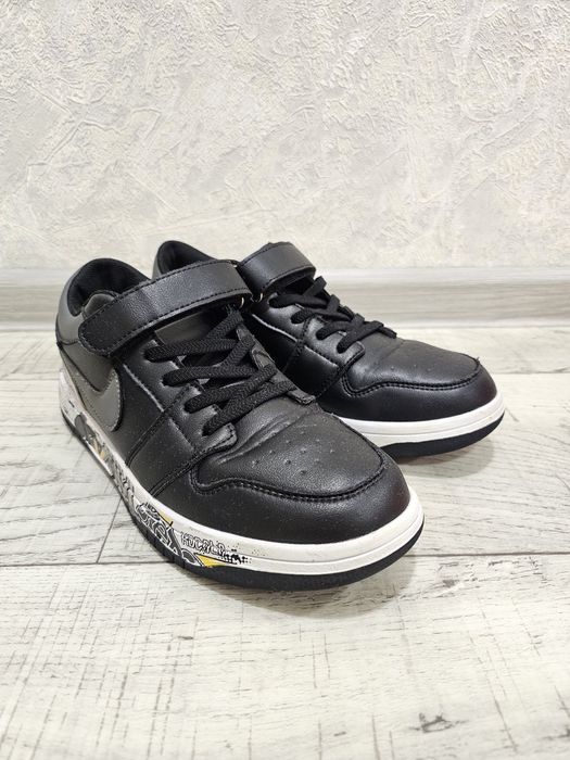 Продам кроссовки на мальчика