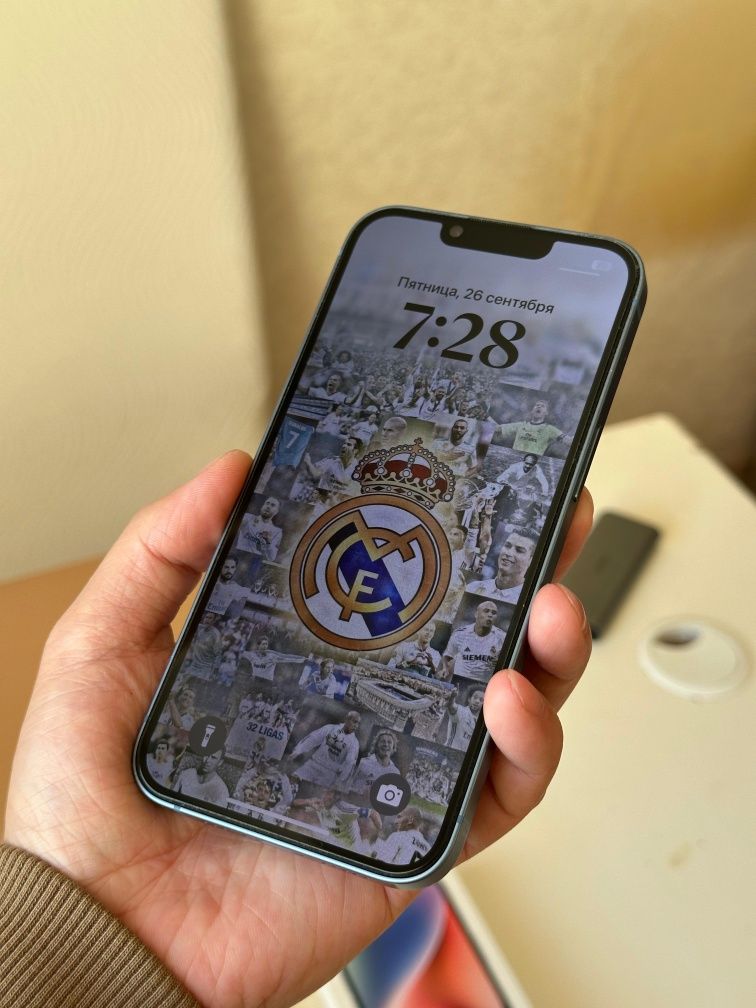 iPhone 14 в отличном состоянии