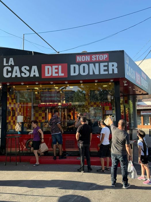 Vand shaormerie zona piața Gorjului