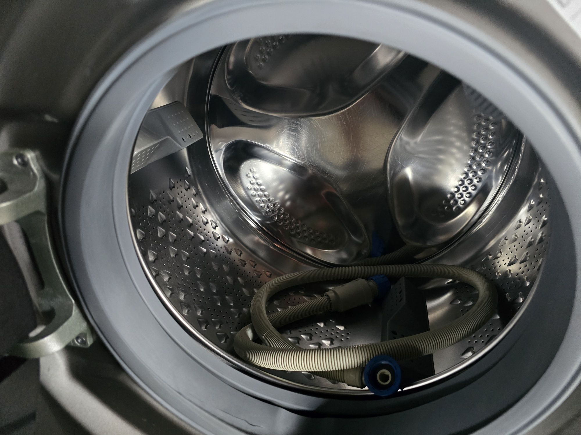 Нова инверторна пералня Beko 10 кг инокс