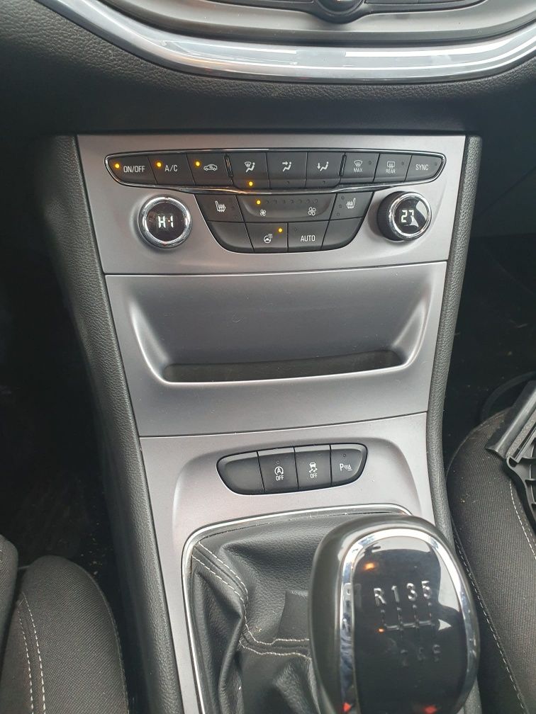 Dezmembrez Opel Astra K hatchback 1.6 cdti diesel
