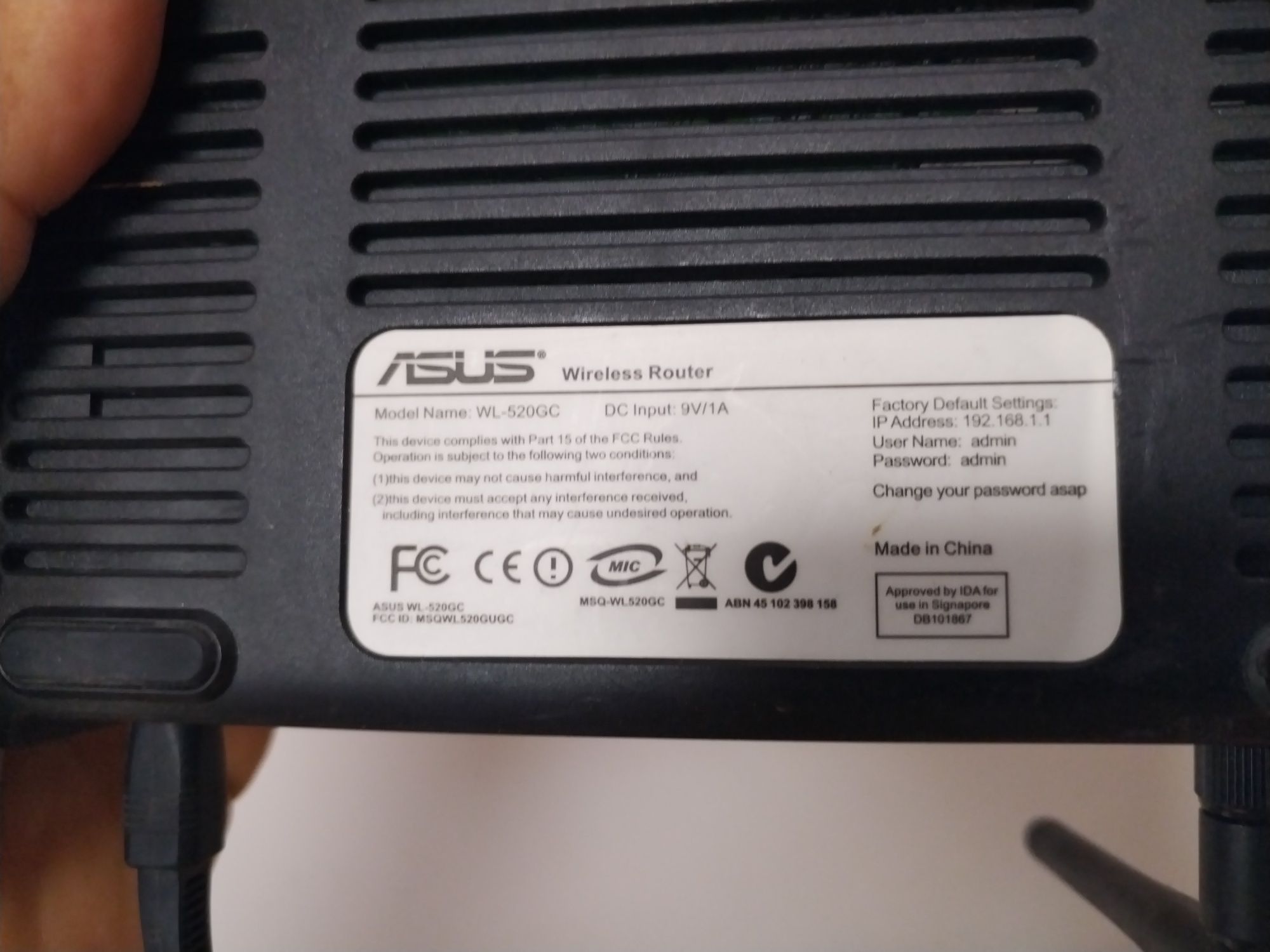 Router wireless Asus 
Model WL-520GC.
Este funcțional.
Este utilizat
F