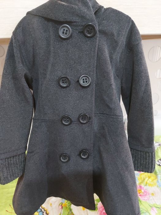 Продам пальто детское на 5-7лет