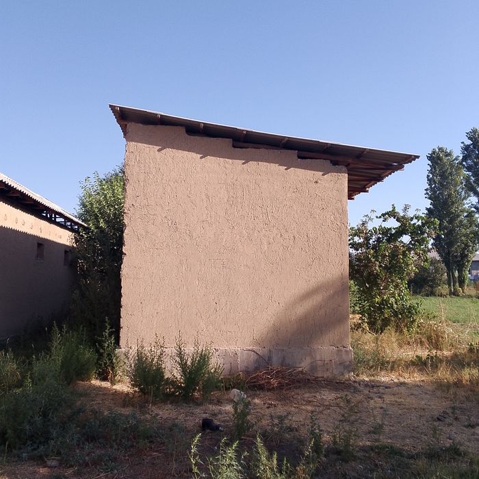 Boʻlib toʻlawga keliwiladi 2 xona vremenka owxona solingan 16 sotixli