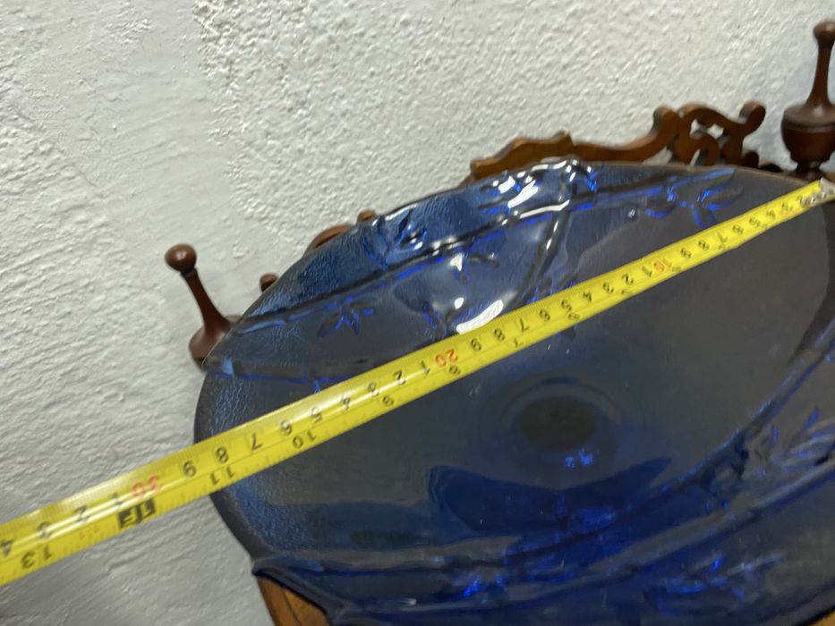 Синя стъклена купа  фруктиера на столче винтидж Чехословакия 1960 1979