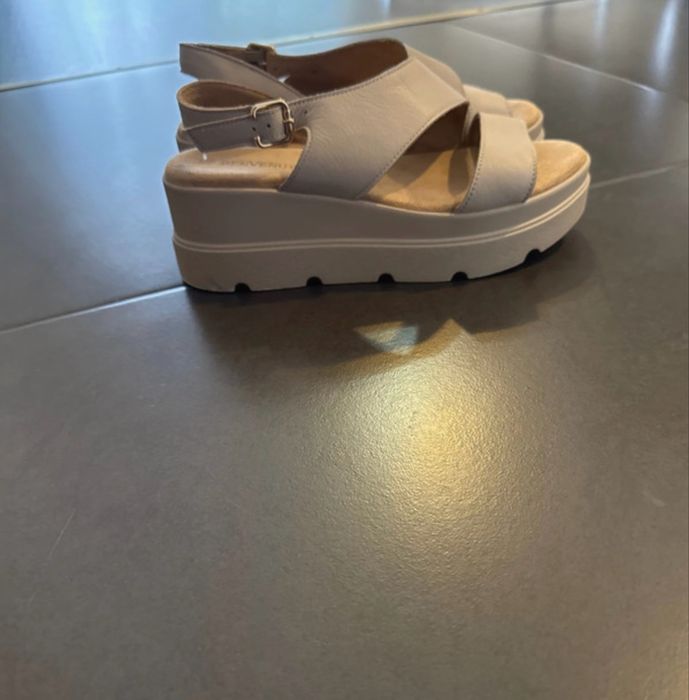 Sandale Benvenuti cu platforma , purtate de 3 ori !