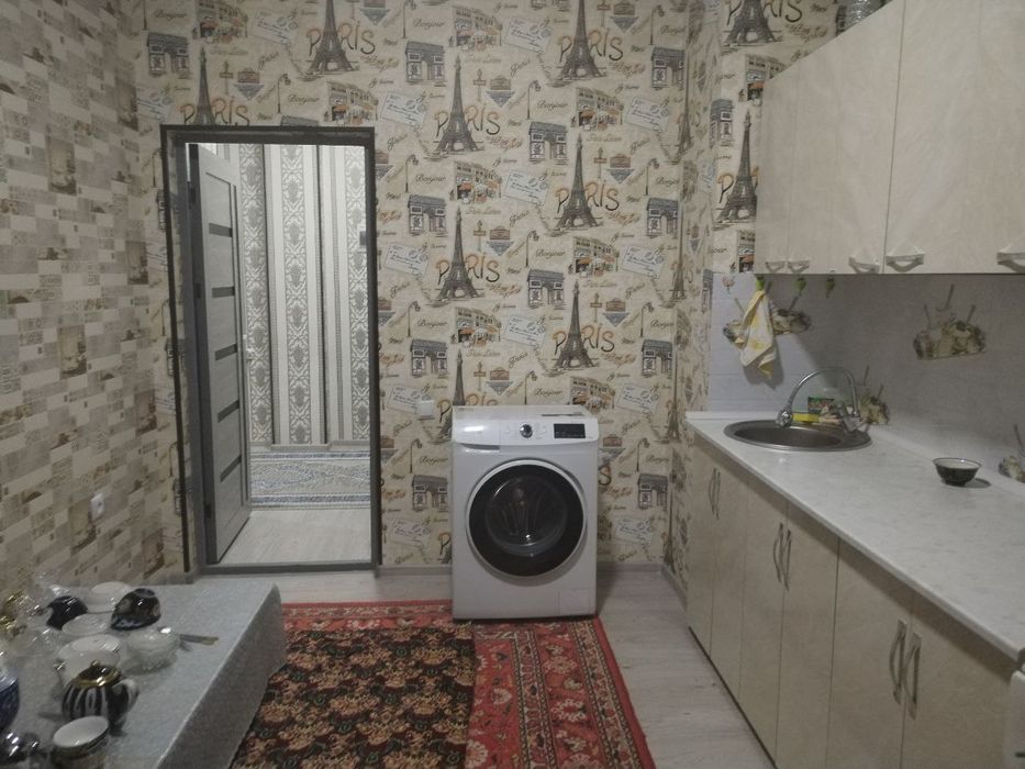 Yashil dunyo bozor oldida  9 etajkani  5 etaj Kvartira sotildi.