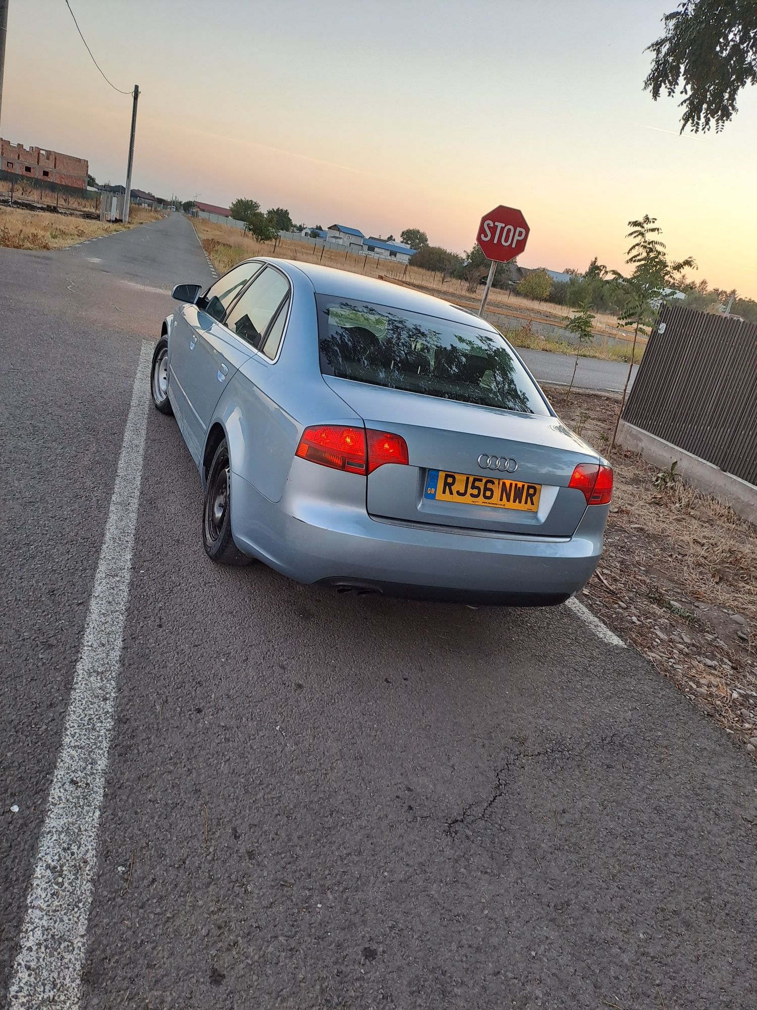 Dezmembrez Audi A4 B7 1.9 TDI BRB 116 CP