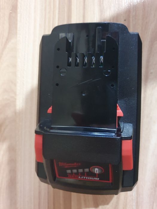 Vind acumulator Milwauke 18v 8A