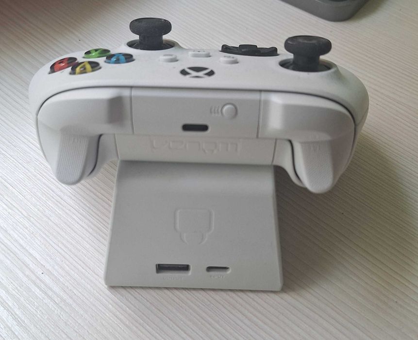 Безжичен XBOX controller със станция за зареждане