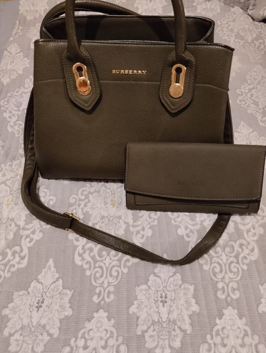 Сумки, манекены ног