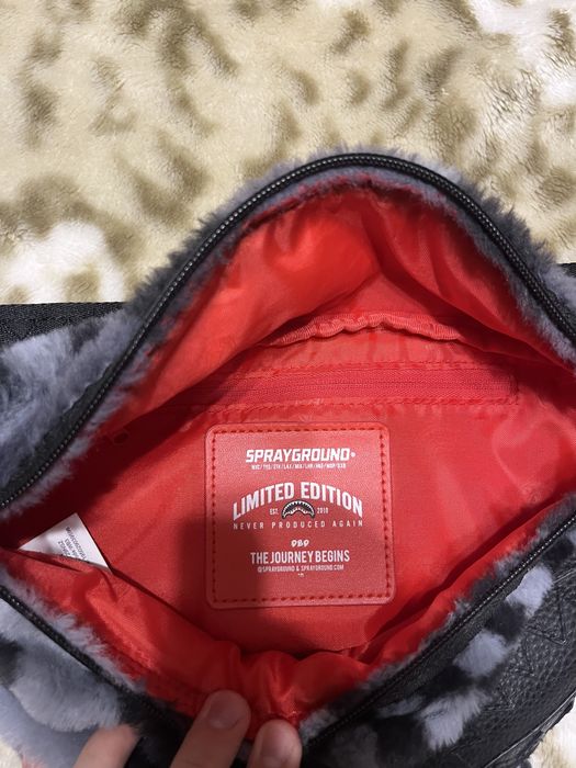 Продавам чантичка на Sprayground