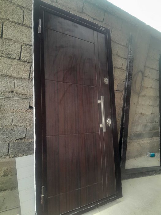 Есік почти новый