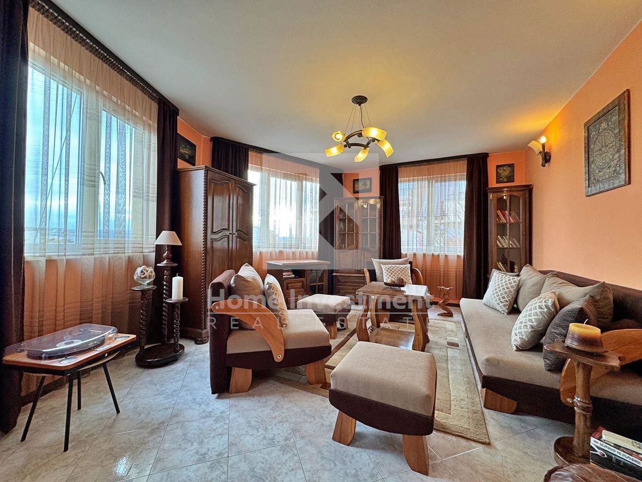Дава се под наем Тристаен апартамент в Варна, Център - 100 кв.м за 600 € - Снимка #3