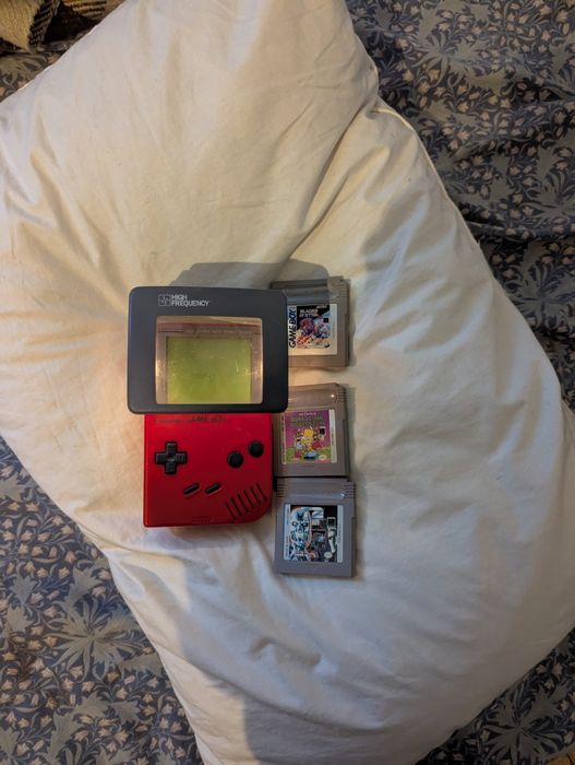 Gameboy  със светещ уголемител