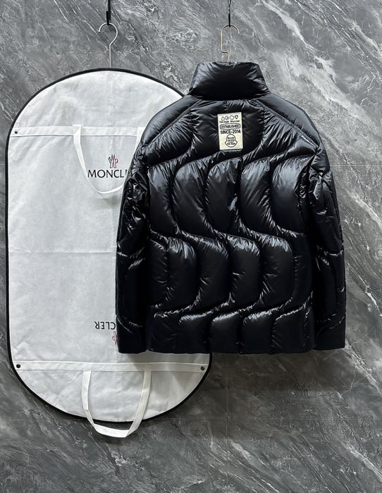 Geaca Moncler x Palm angels colectie noua
