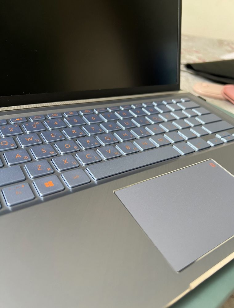 Asus Zenbook ноутбук в отличном состоянии