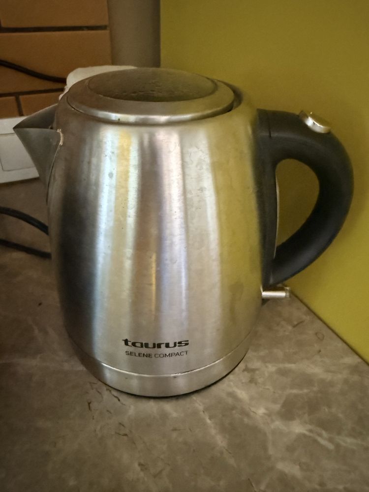 Електрическа кана Taurus Selene Compact – работеща, с дребен дефект
