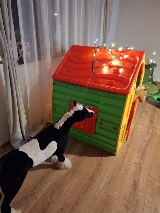 Vând căsuța copii