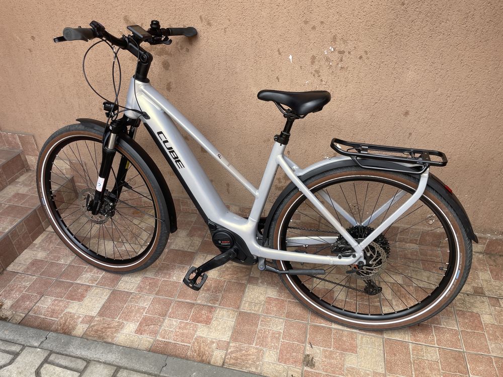 Bicicleta electrica(ebike)Trekking"Cube"Bosch Smart System
