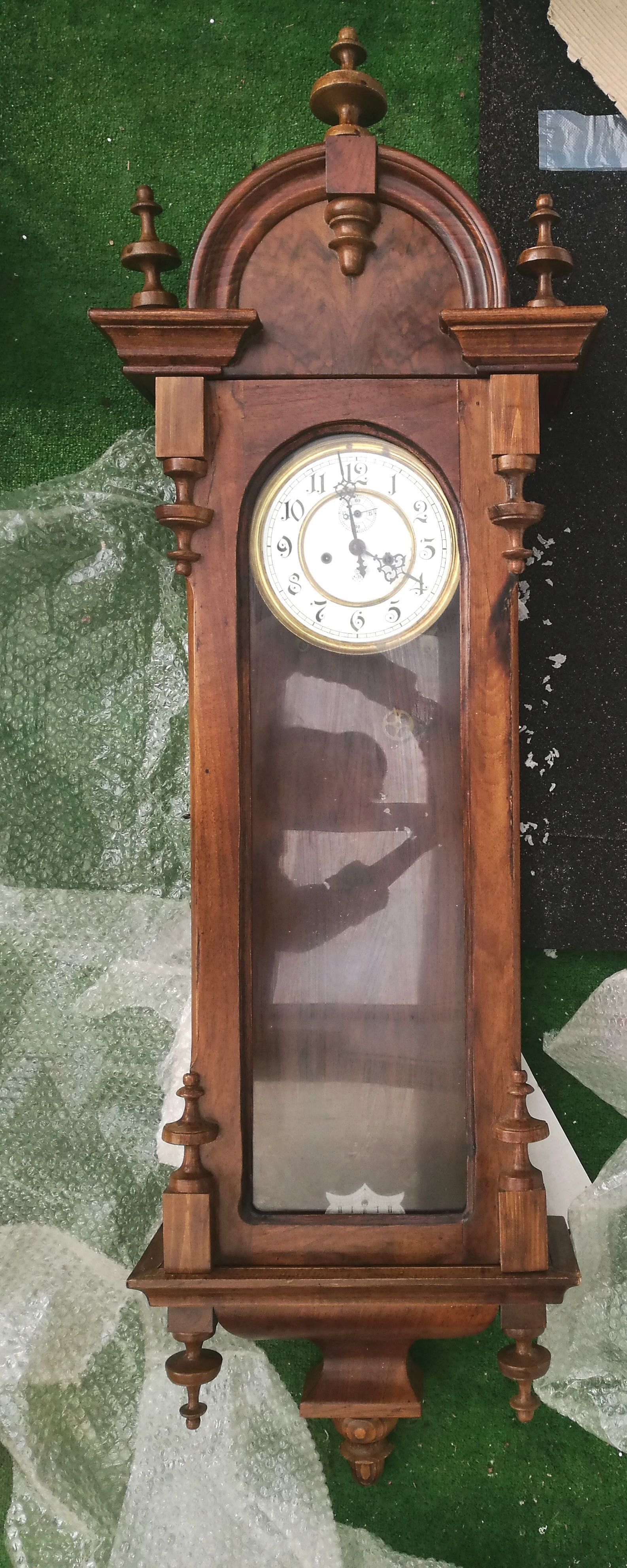 carcasa din lemn pentru ceas de semineu.
ceas  Gustav Becker