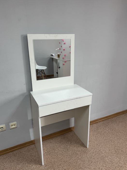 Продам стол с зеркалом