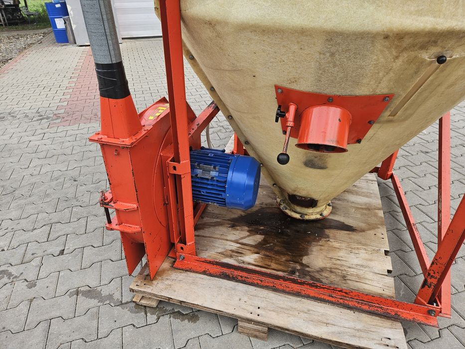 Moară cu ciocănele trifazic cu amestecător furaje