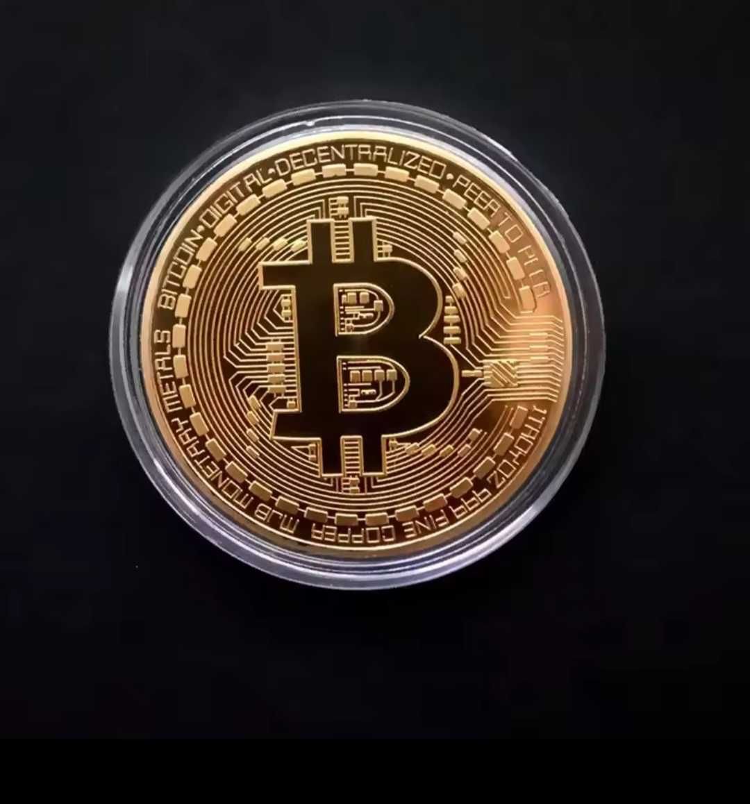 Монета Bitcoin позлатена