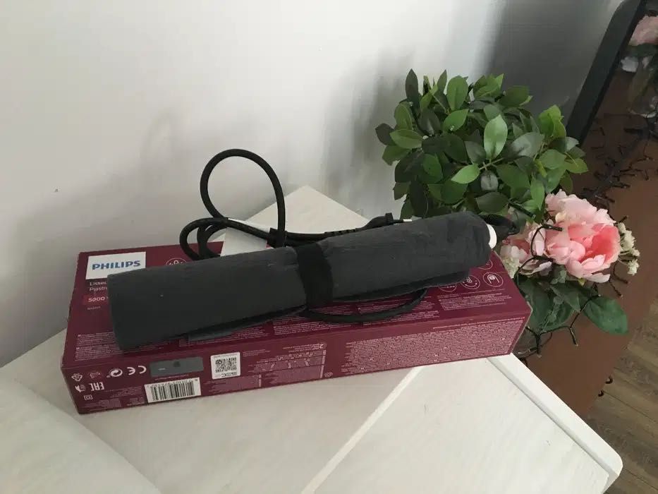 Placa de îndreptat părul Philips BHS 515