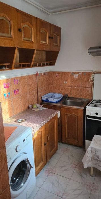 Închiriez Garsonieră Confort 1 Strada Constructorilor Etaj 1 Pret 200E