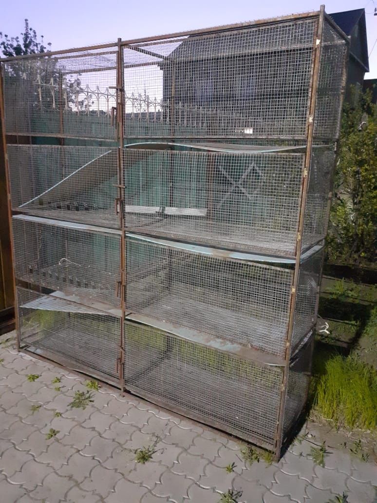 Продам металлическую клетку.