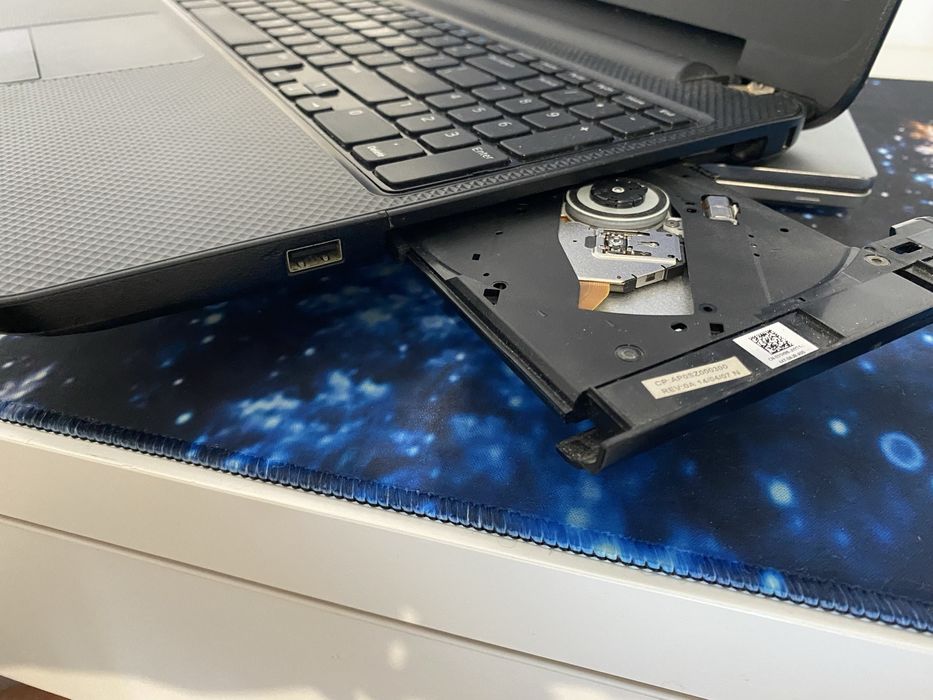 Laptop DELL Inspiron 3521