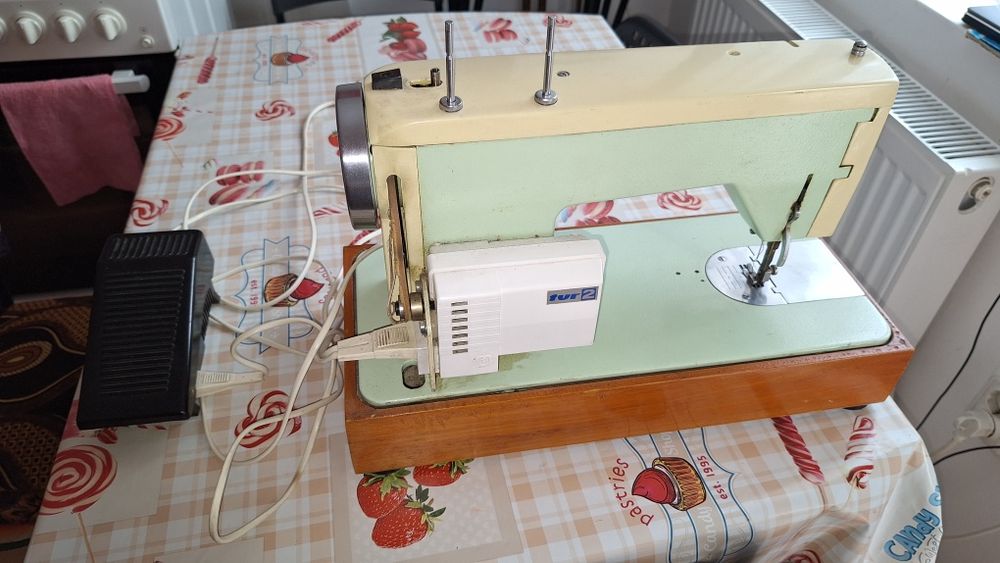Masina cusut Veronica electrica model vechi