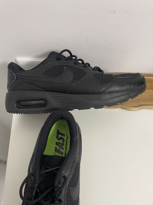 Adidasi nike running fast