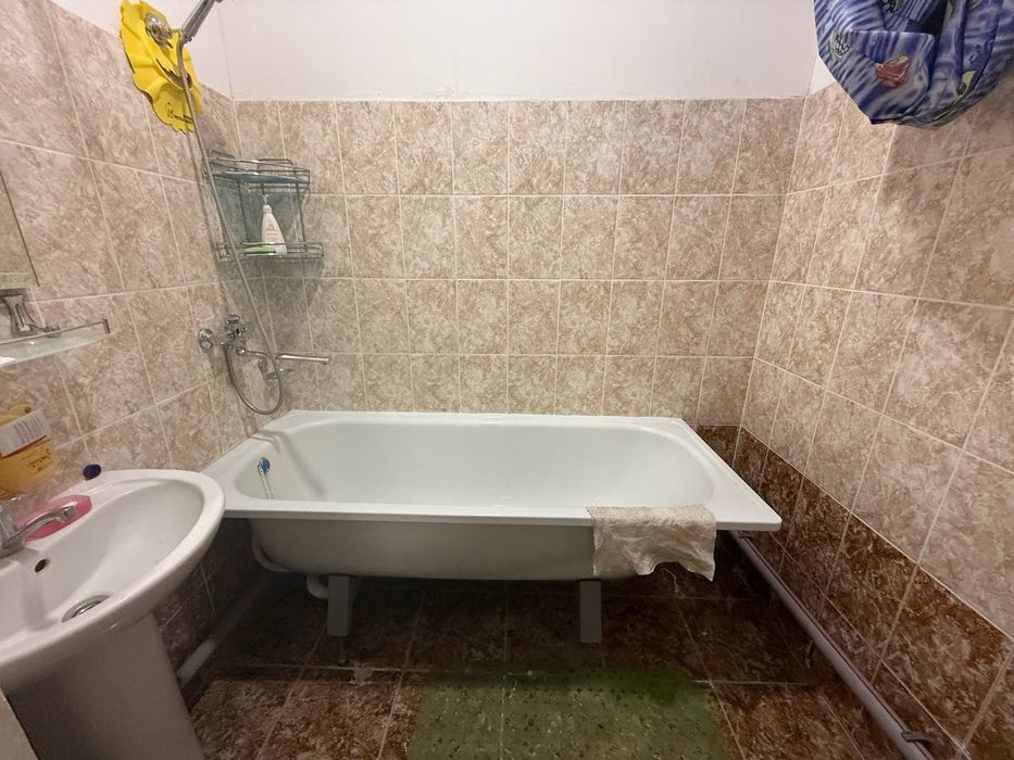 Motrid 3 etaj 2 xonali sotiladi