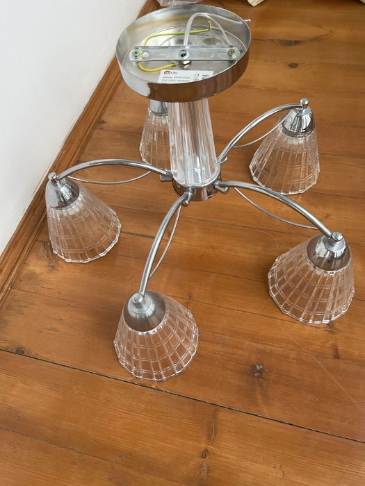 Люстра  в отличном состоянии