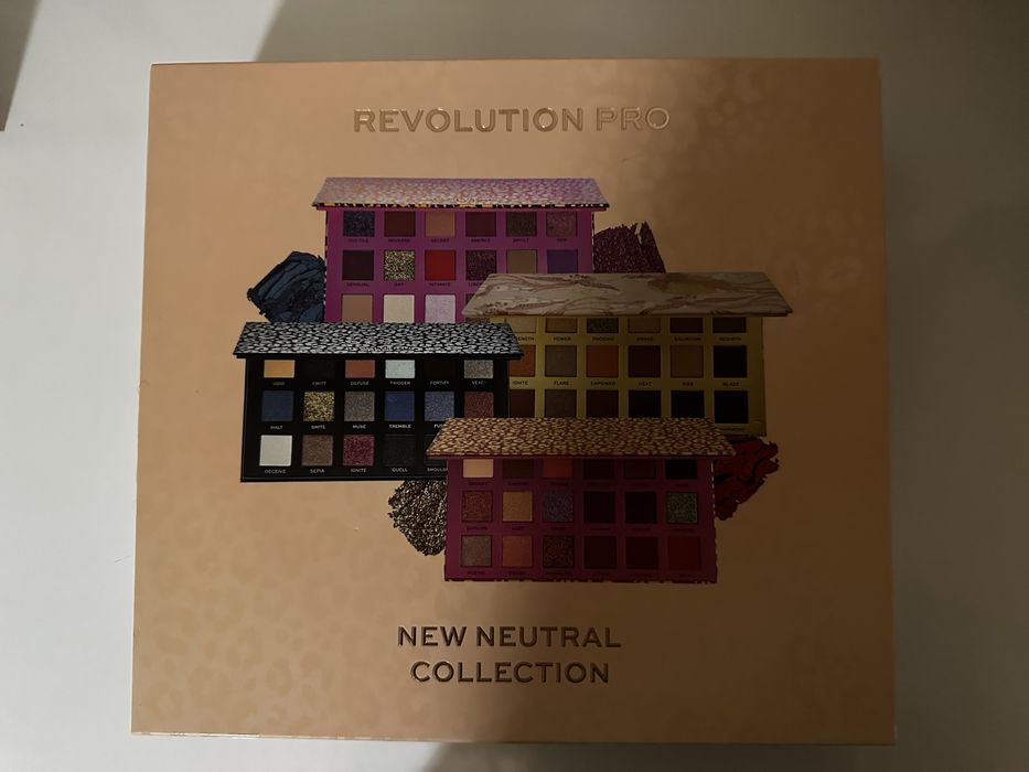 4 палитри сенки за очи Revolution Pro