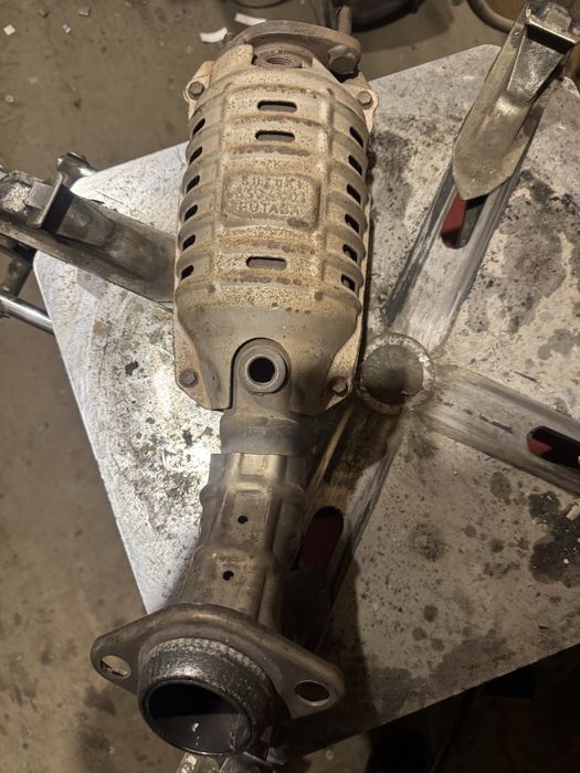 Продам катализатор от SUZUKI целый не прогоревший хорошем состоянии