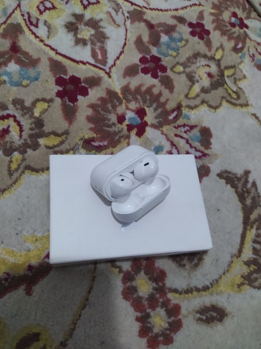 Беспроводной наушник новый